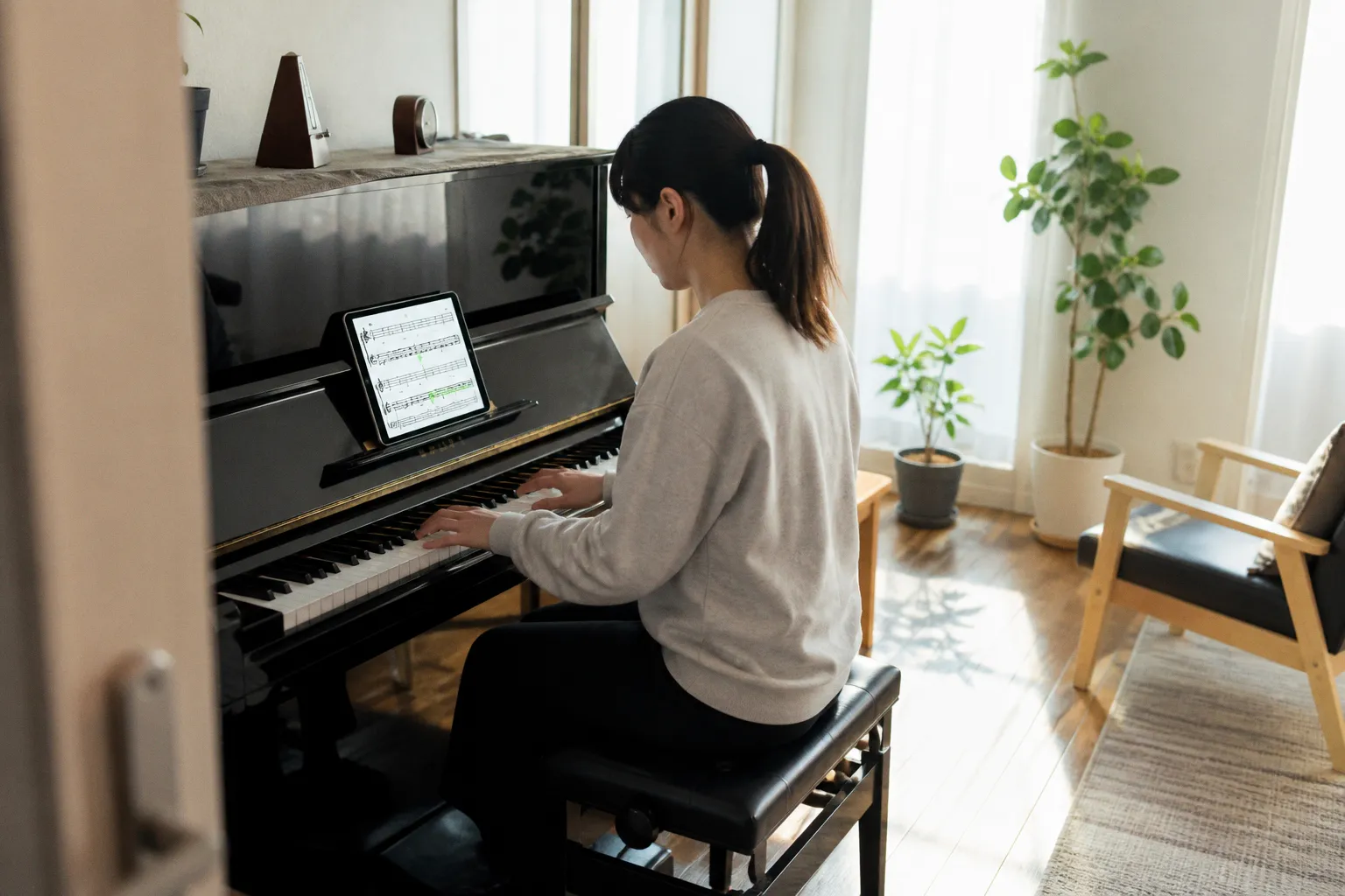 Learn piano from beginner to pro without leaving home