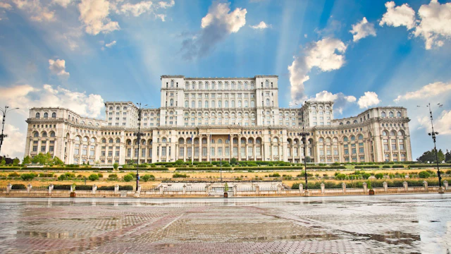 国民の館