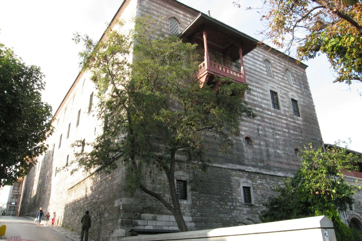 トルコ・イスラム美術博物館 チケット購入の効率化と明日から活かすピアノ基礎練習の集中法